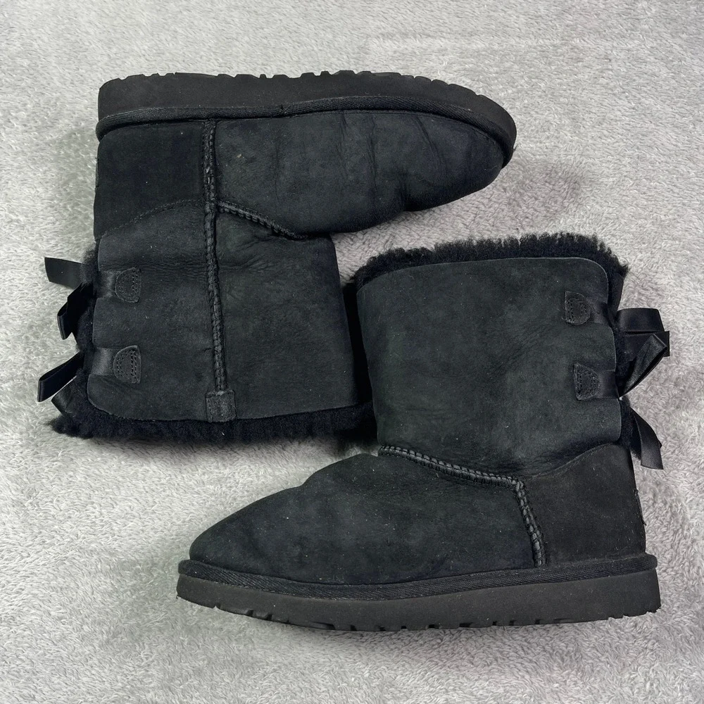 UGG Australia Black Suede Leather Shearling Ribbon Bow Short Boots‎ US 4