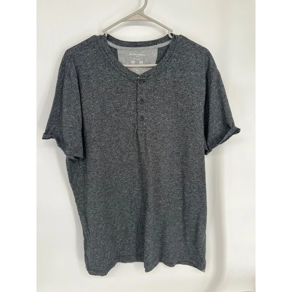 Banana Republic Mens XL Quick Dry Henley Shirt Charcoal Gray Heathered Short Slv