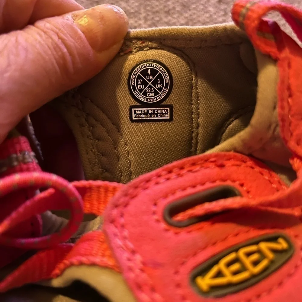Keen girl’s whisper