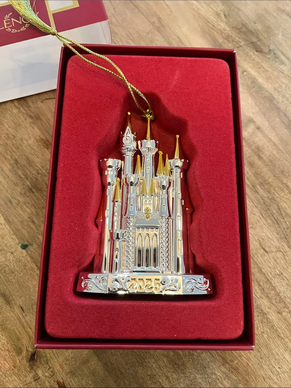 Lenox this commemorative