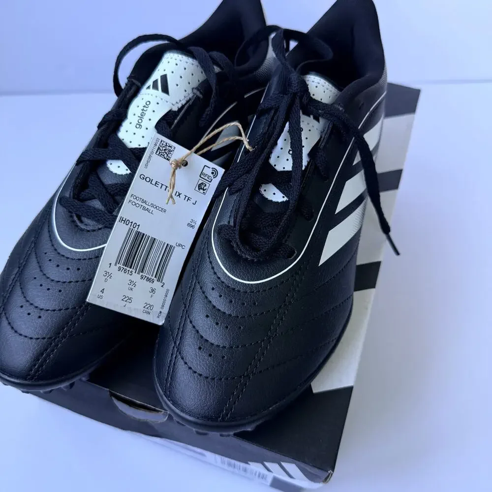 adidas 𝙁𝙀𝘼𝙏𝙐𝙍𝙀𝙎 lightweight