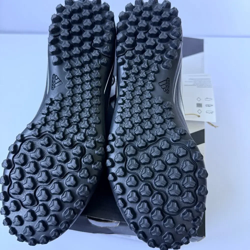 adidas 𝙁𝙀𝘼𝙏𝙐𝙍𝙀𝙎 lightweight