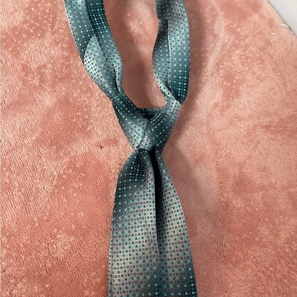 Van Heusen Black and Gray Patterned Tie