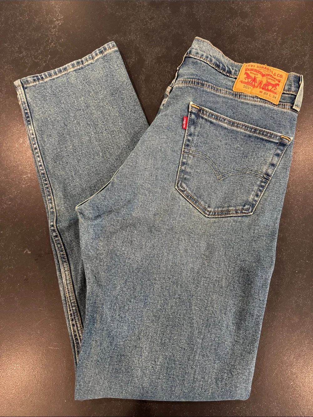 Levis slim straight