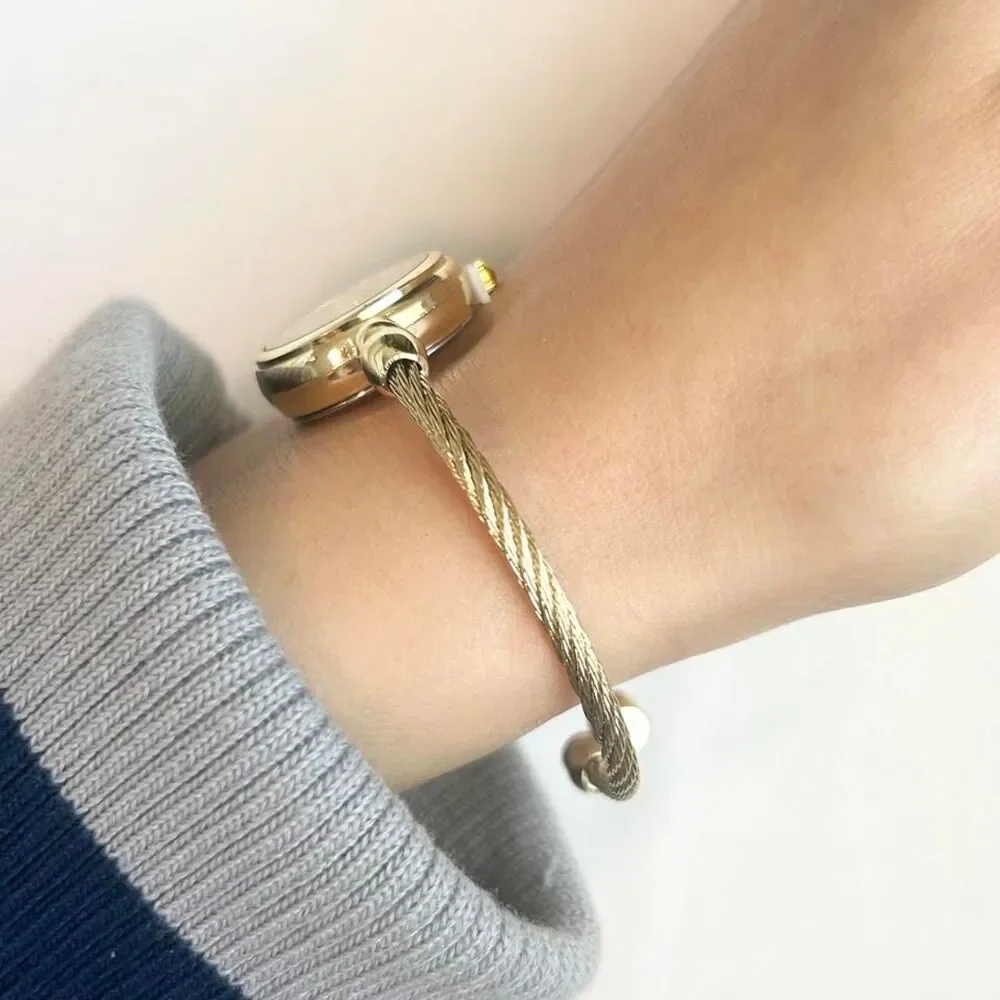 Source Unknown gold tone