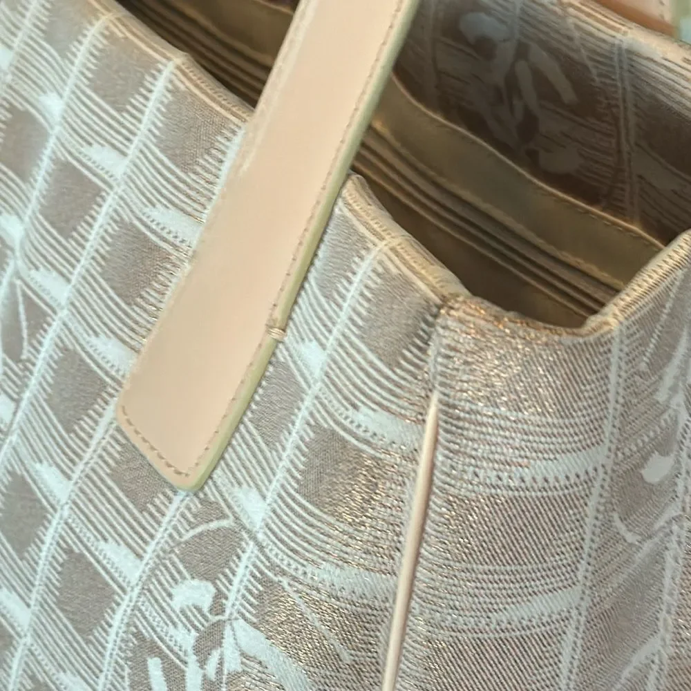 CHANEL have look discoloration