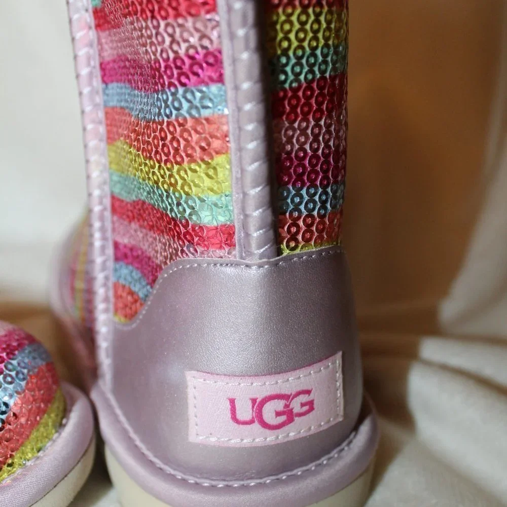 NIB UGG GIRL'S YOUTH SEQUIN RAINBOW CLASSIC SHORT SHEARLING LINED BOOTS‎