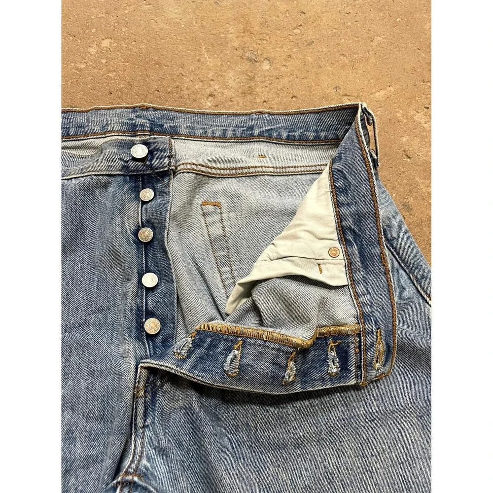 Levis photos men check