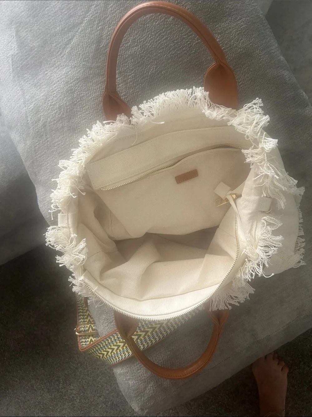 Ahdorned cream canvas