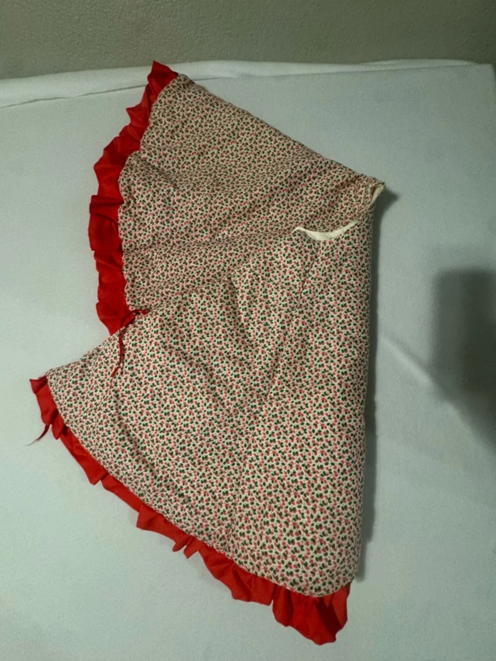 Vintage Red Ruffle Hem Christmas Tree Skirt