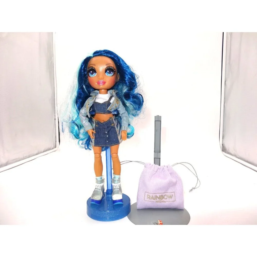 Rainbow High Winter Break Skyler‎ Bradshaw Blue Fashion Doll  New Purple Purse