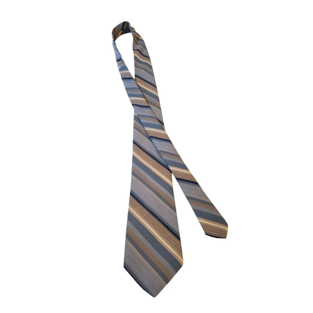 Daytons For Men add touch