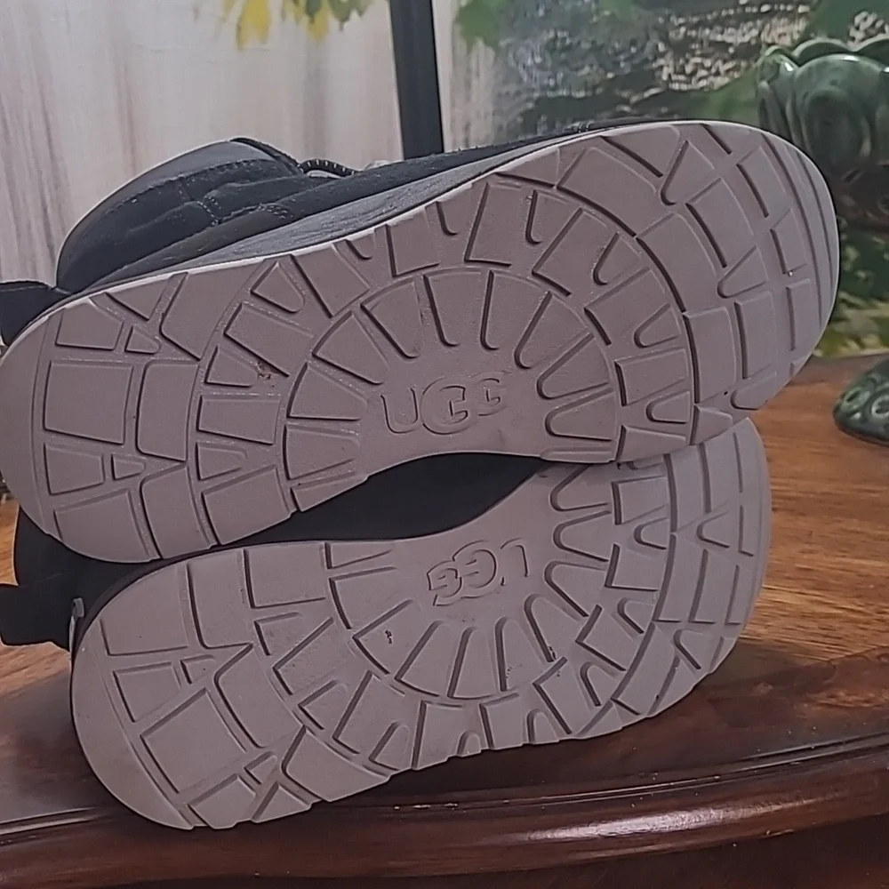 UGG black turlock