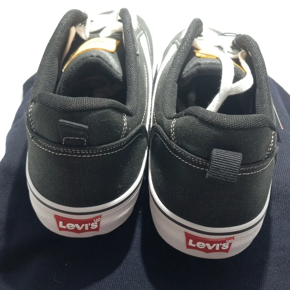 Levis ▪︎ nwt