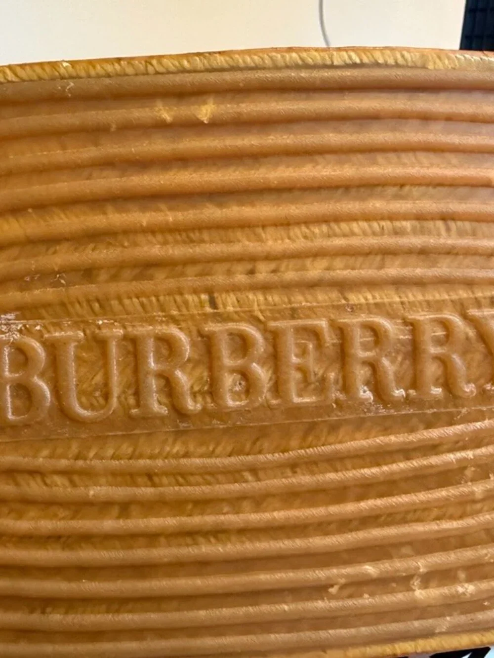 Burberry classic tote