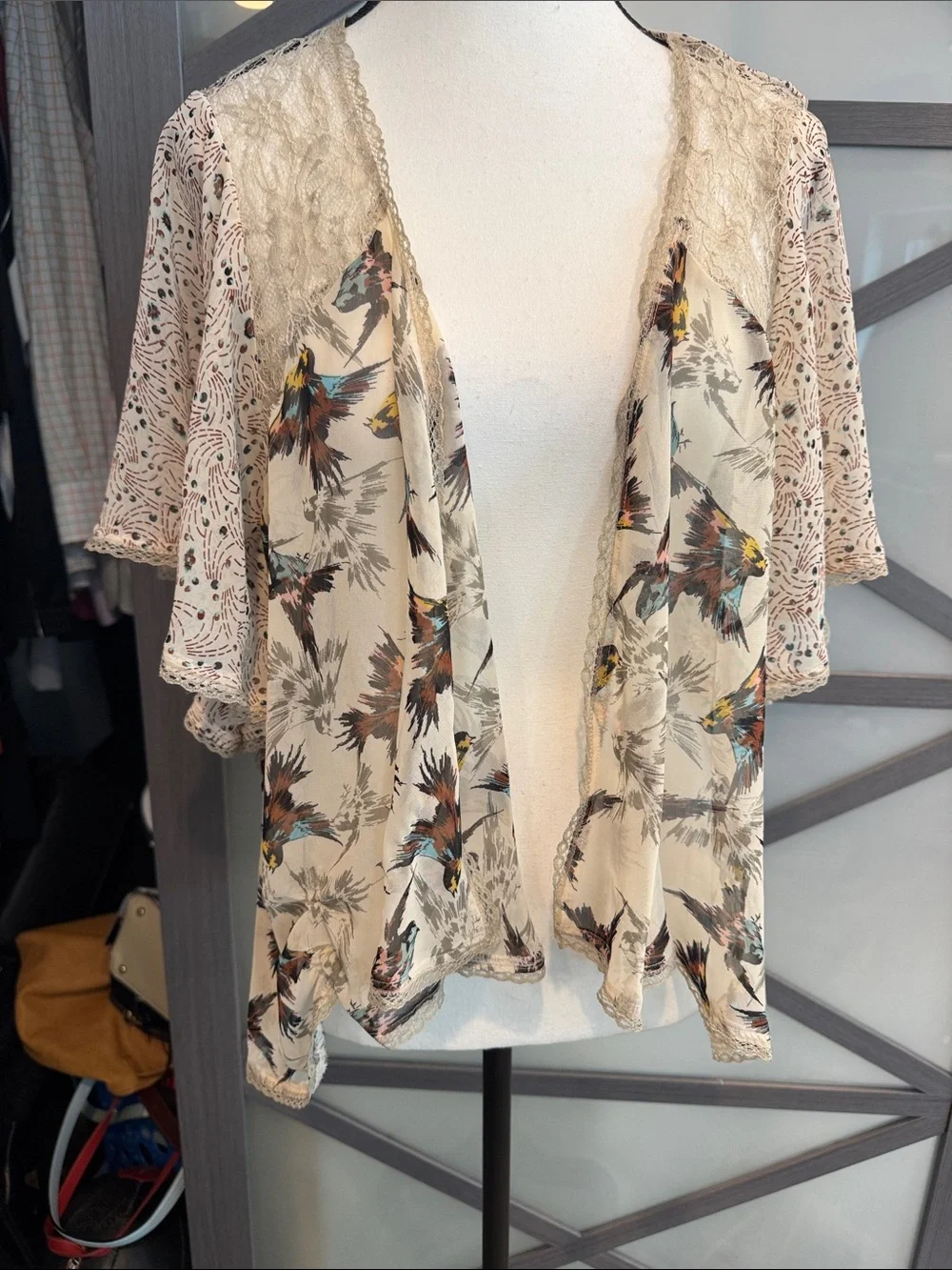 fig and flower Beige Floral Bird Print Lace-Trim Tunic