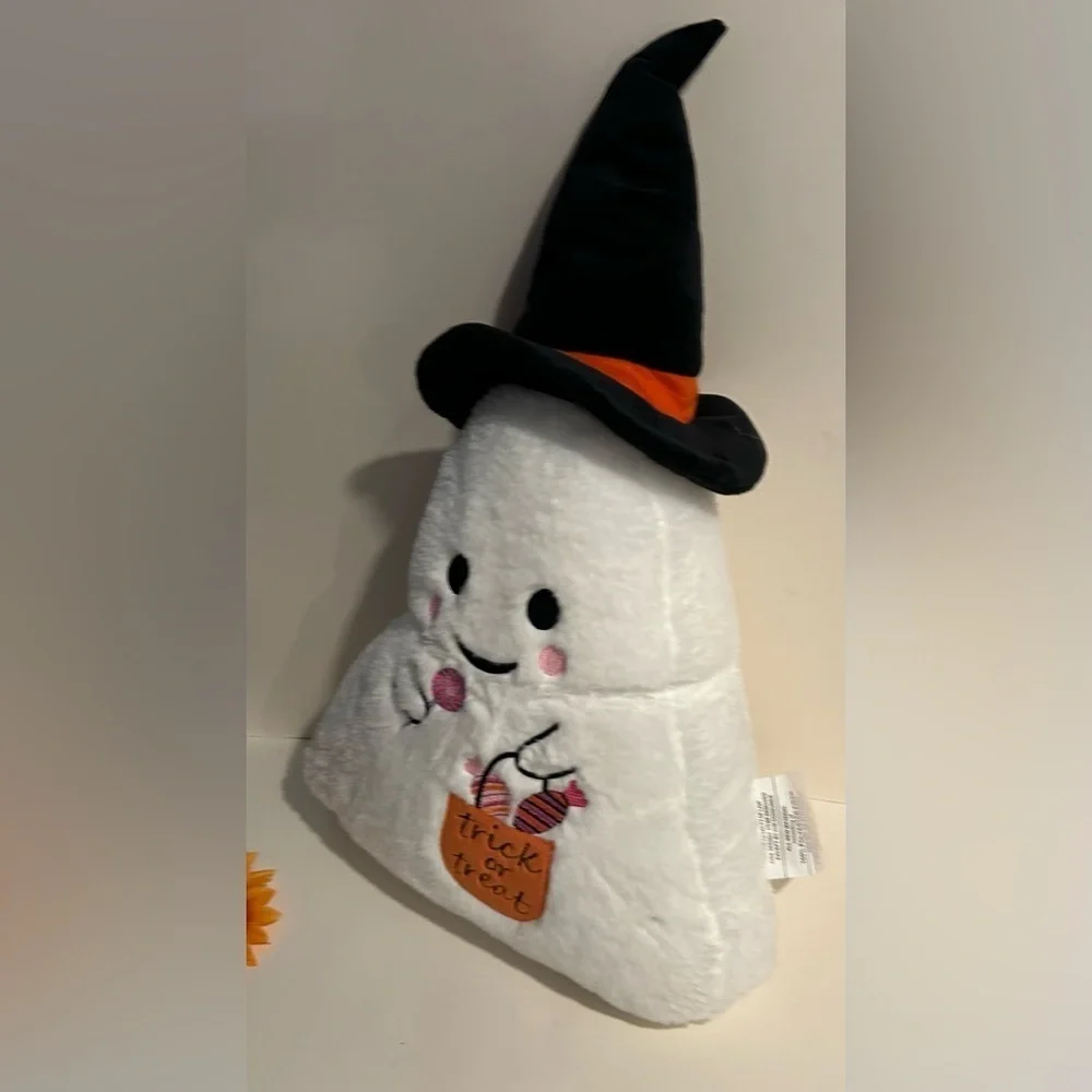 N/A adorable ghost
