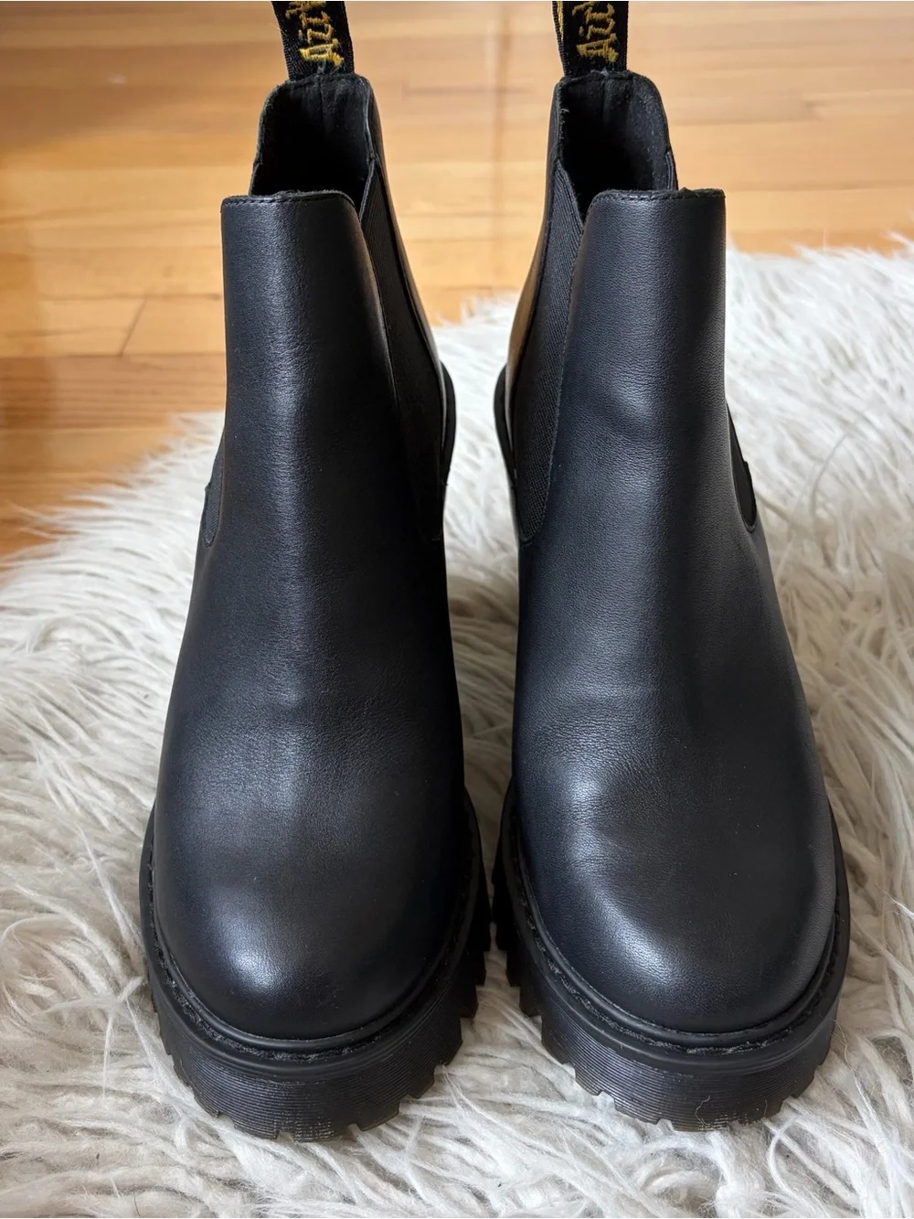 Dr. Martens hurston pull