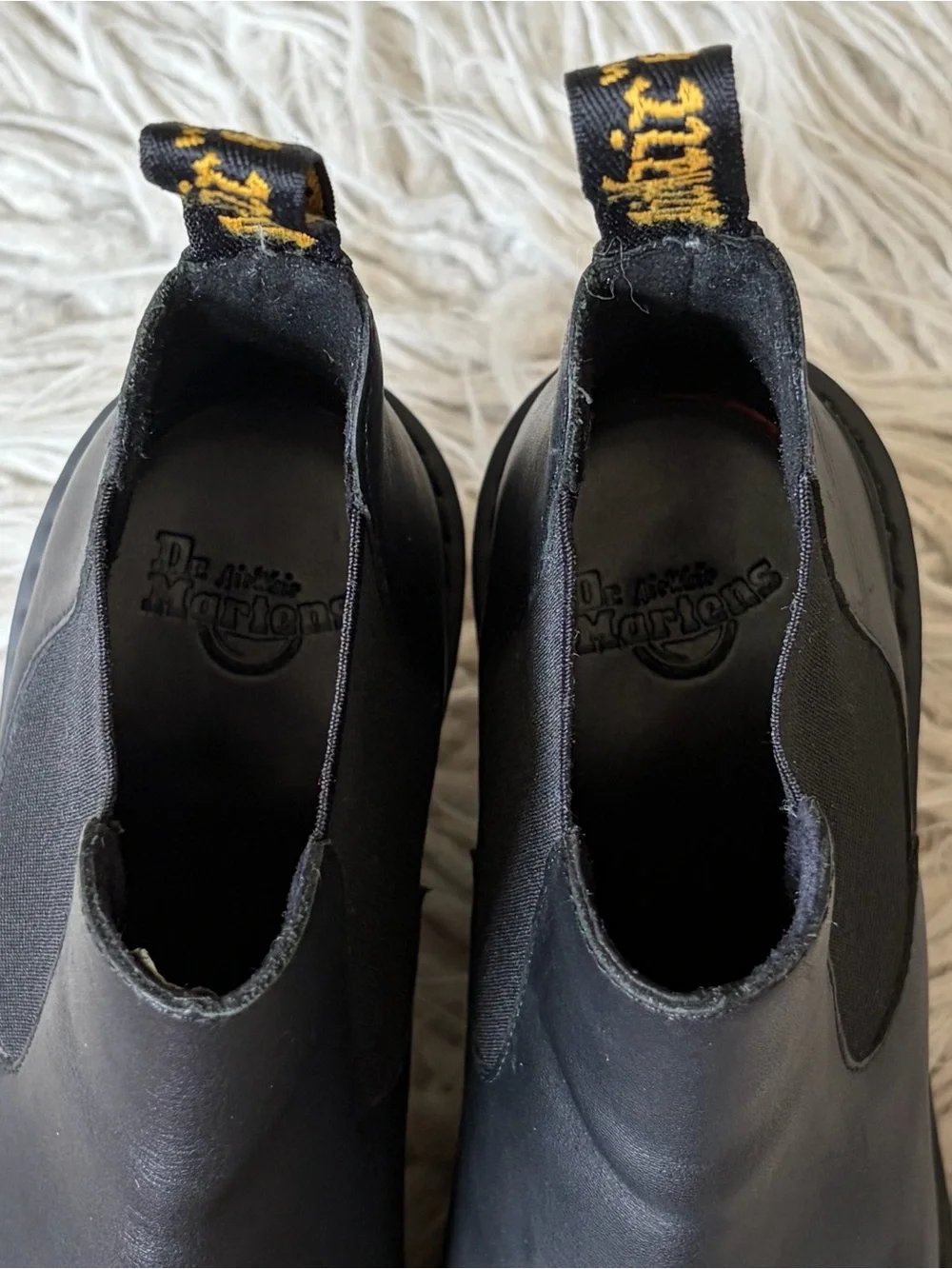 Dr. Martens hurston pull