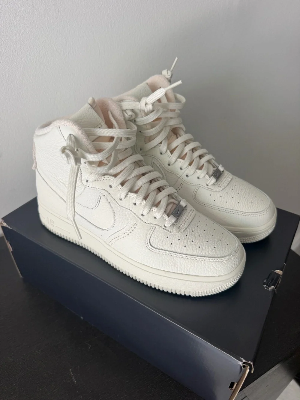 Nike lot excellent colorway