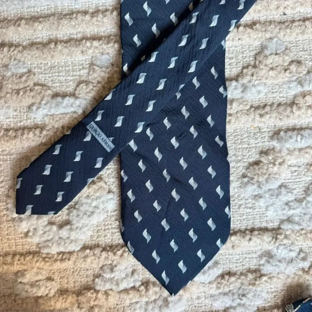 Giorgio Armani Cravatte Vintage Navy Geometric Pattern Print Wide 100% Silk Tie