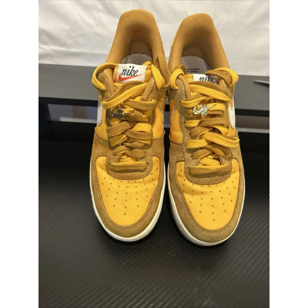 Nike color are preowned