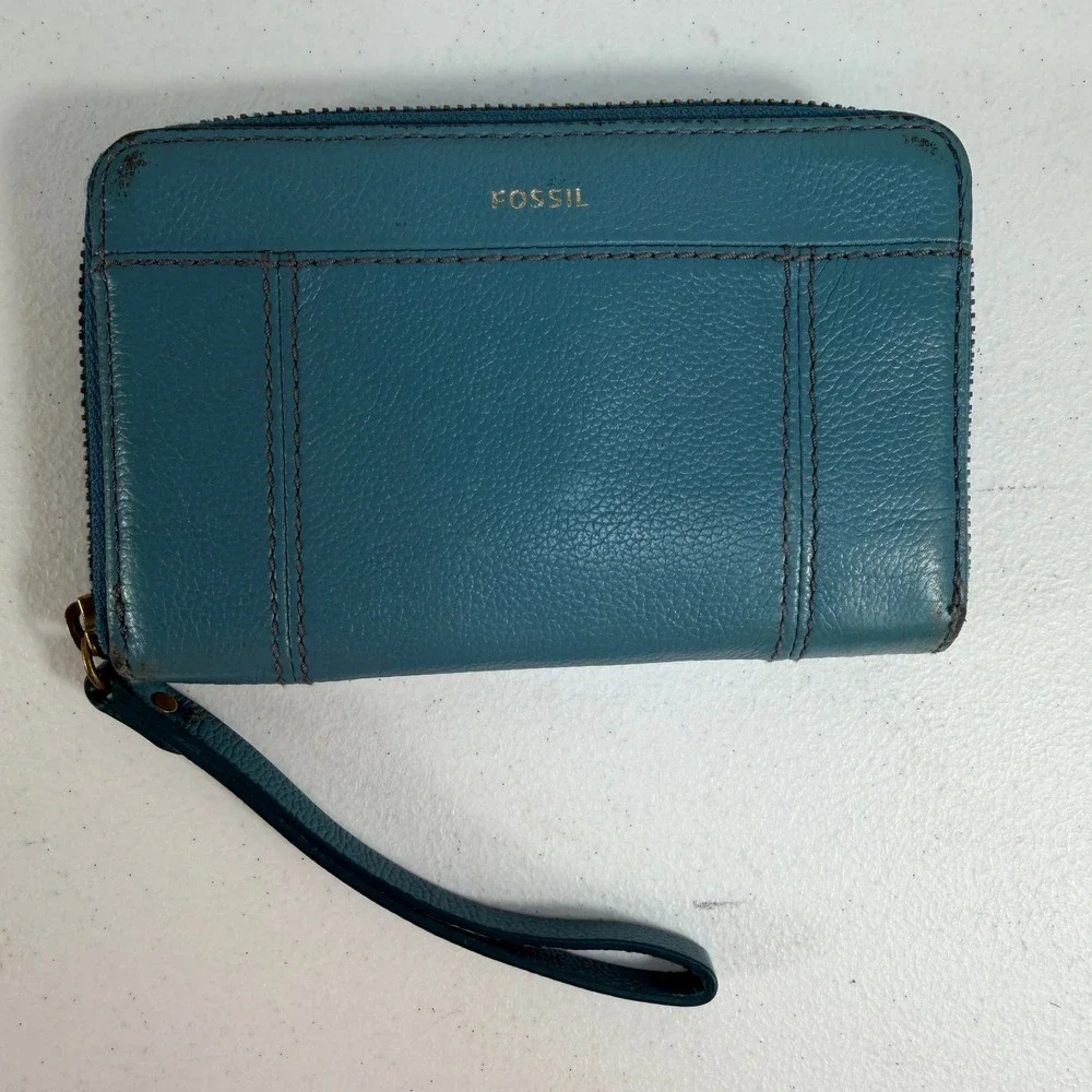 Fossil logan zip