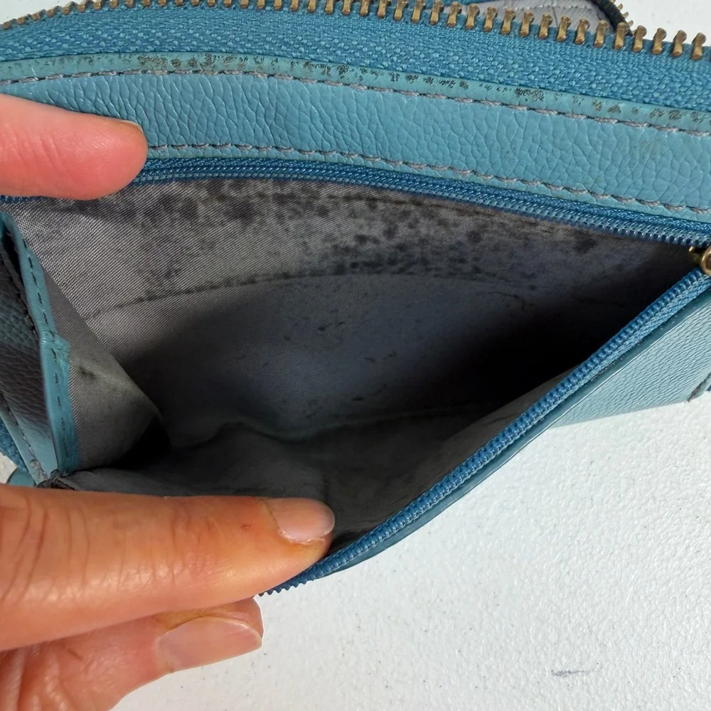 Fossil logan zip