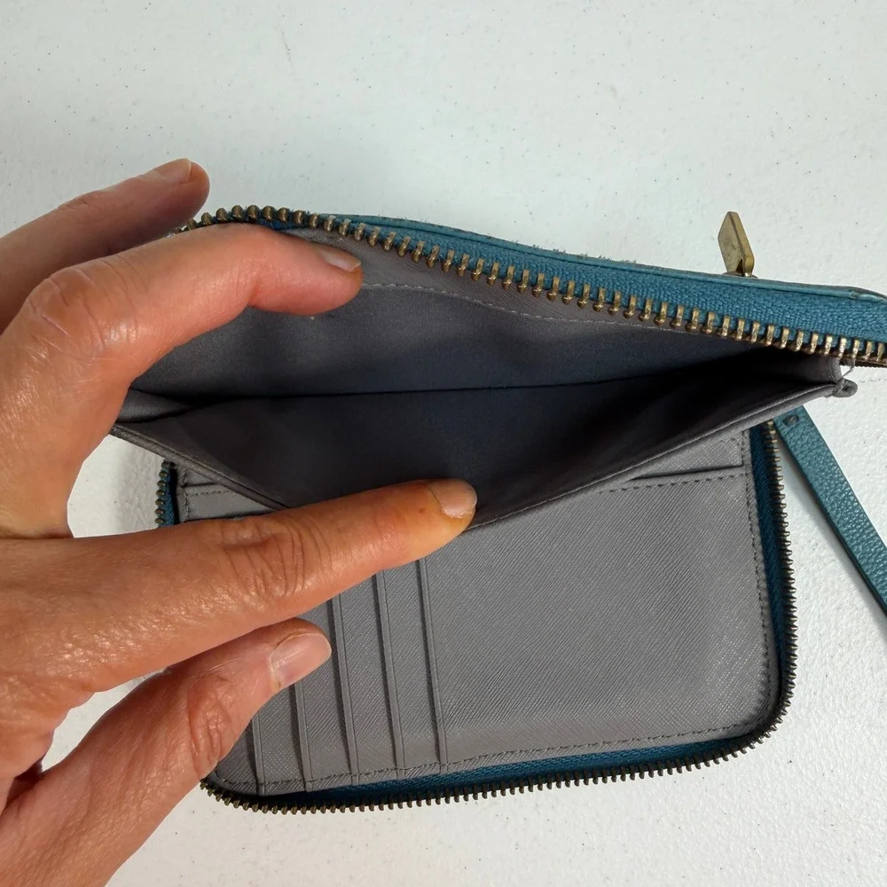 Fossil logan zip