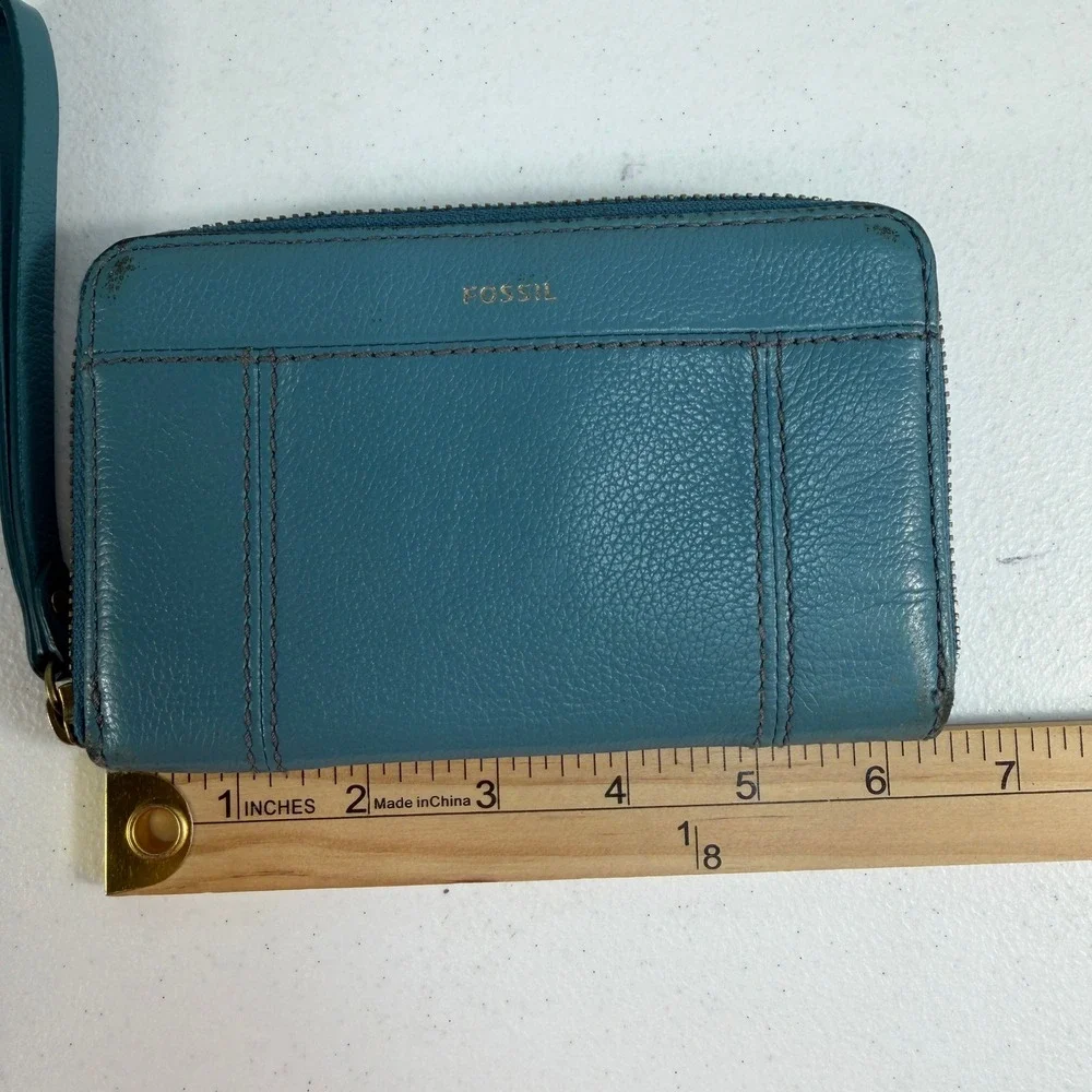 Fossil logan zip