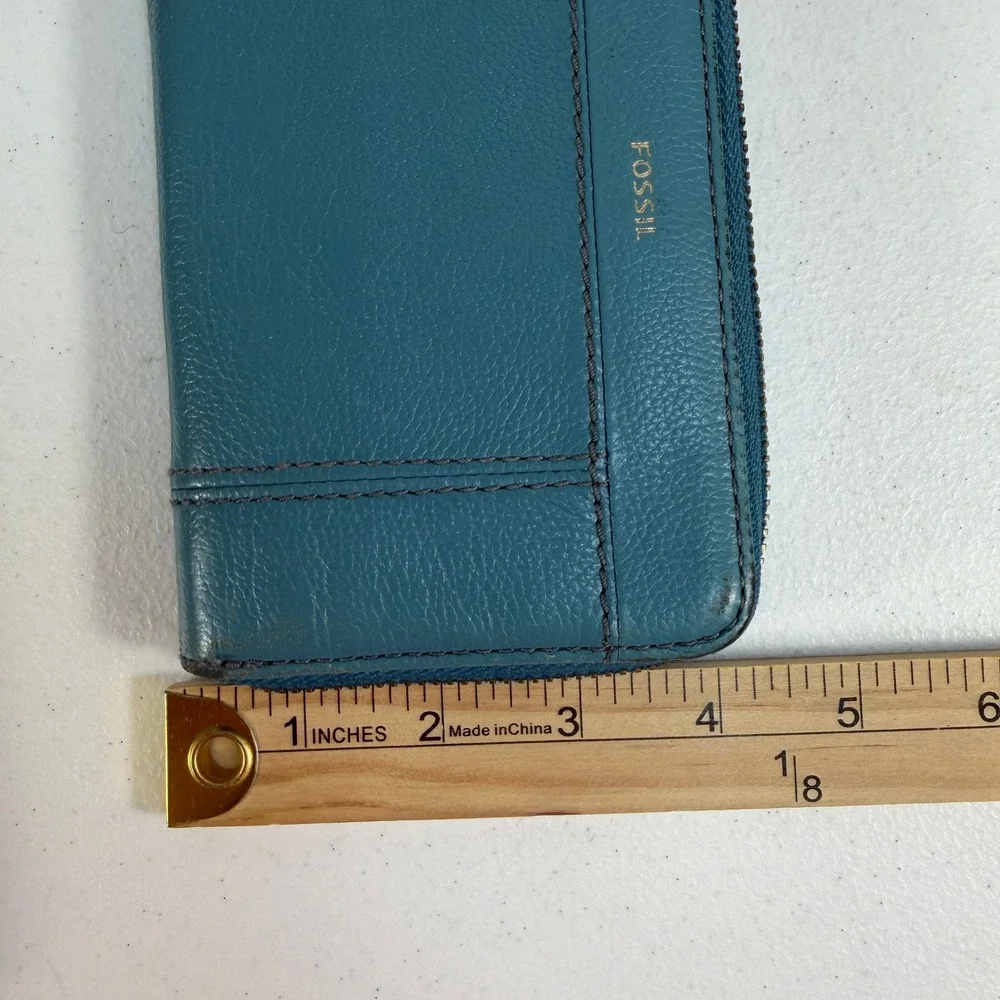 Fossil logan zip