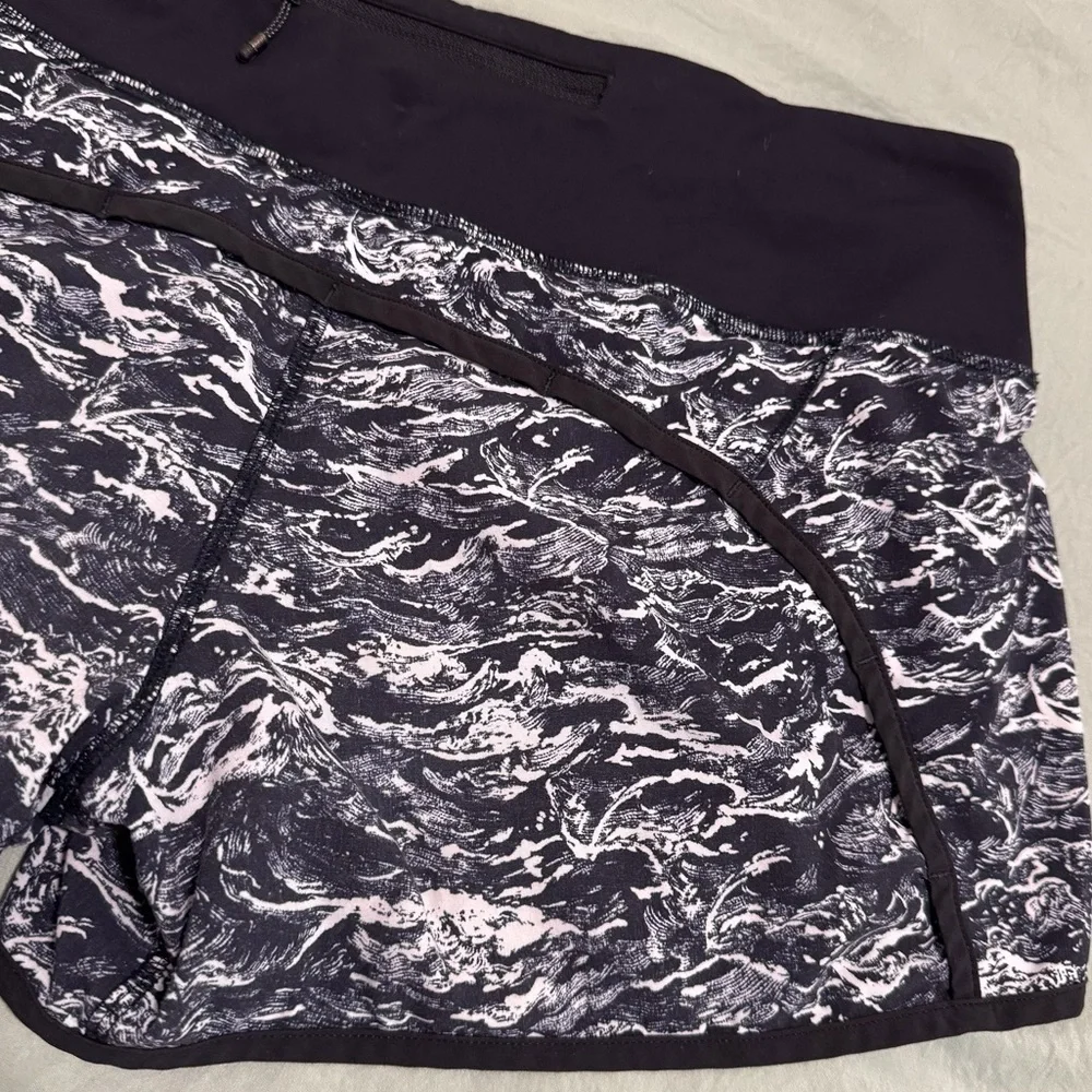 Lululemon Run Times Short Nami Wave off-White Black / Black Size 8
