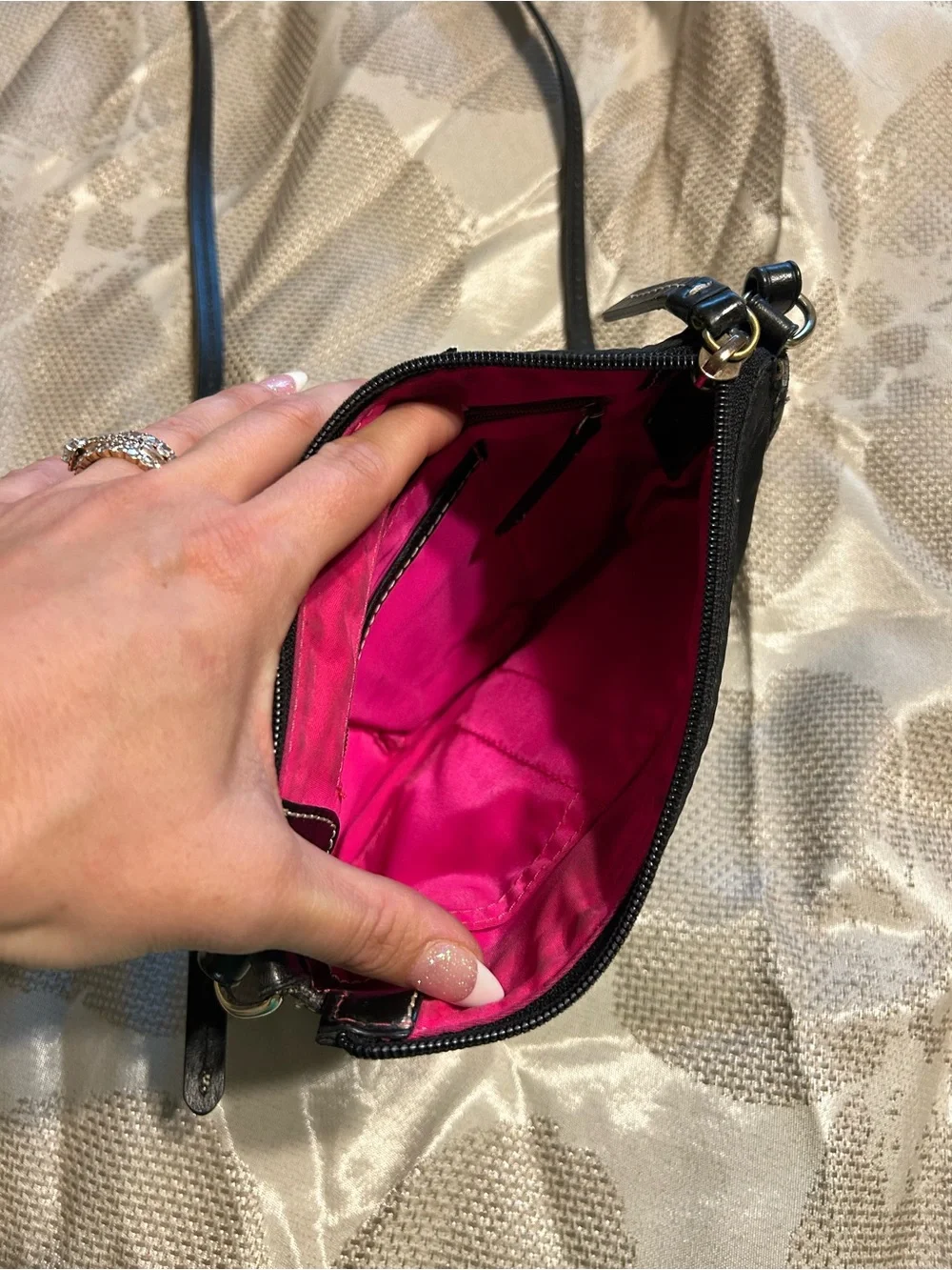 Dooney & Bourke classic dooney