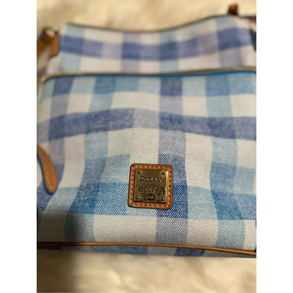 Dooney & Bourke zipper no