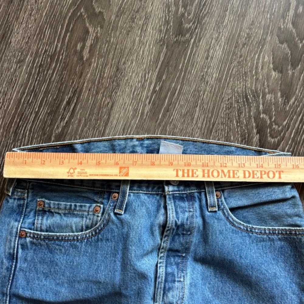 Levis check measurements