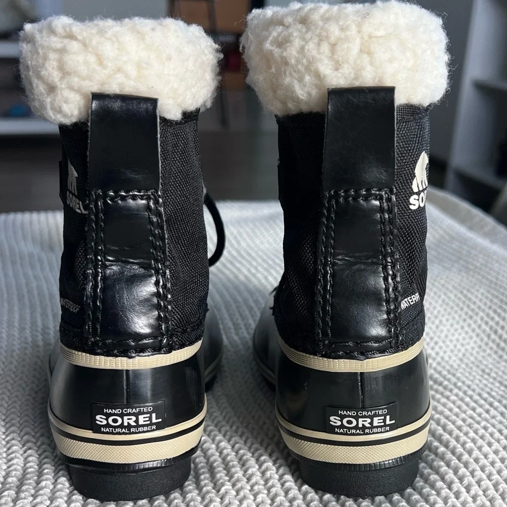 Sorel durable cozy