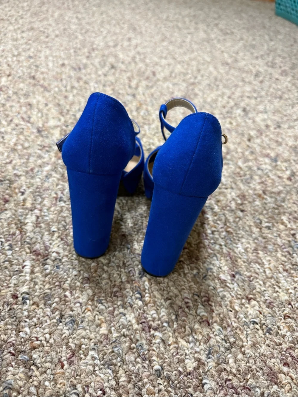 Dream Pairs vibrant royal