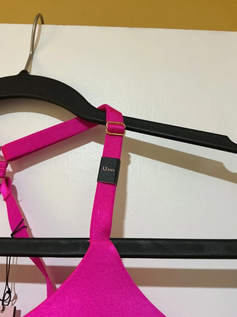 NWT Victoria’s Secret Hot Pink Push-up Front closure bra 32DD