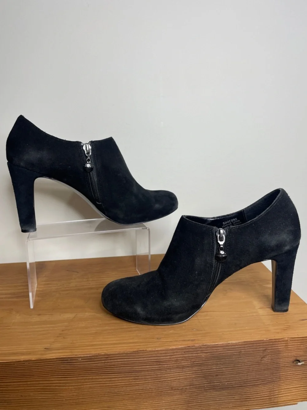 Tahari elegant black