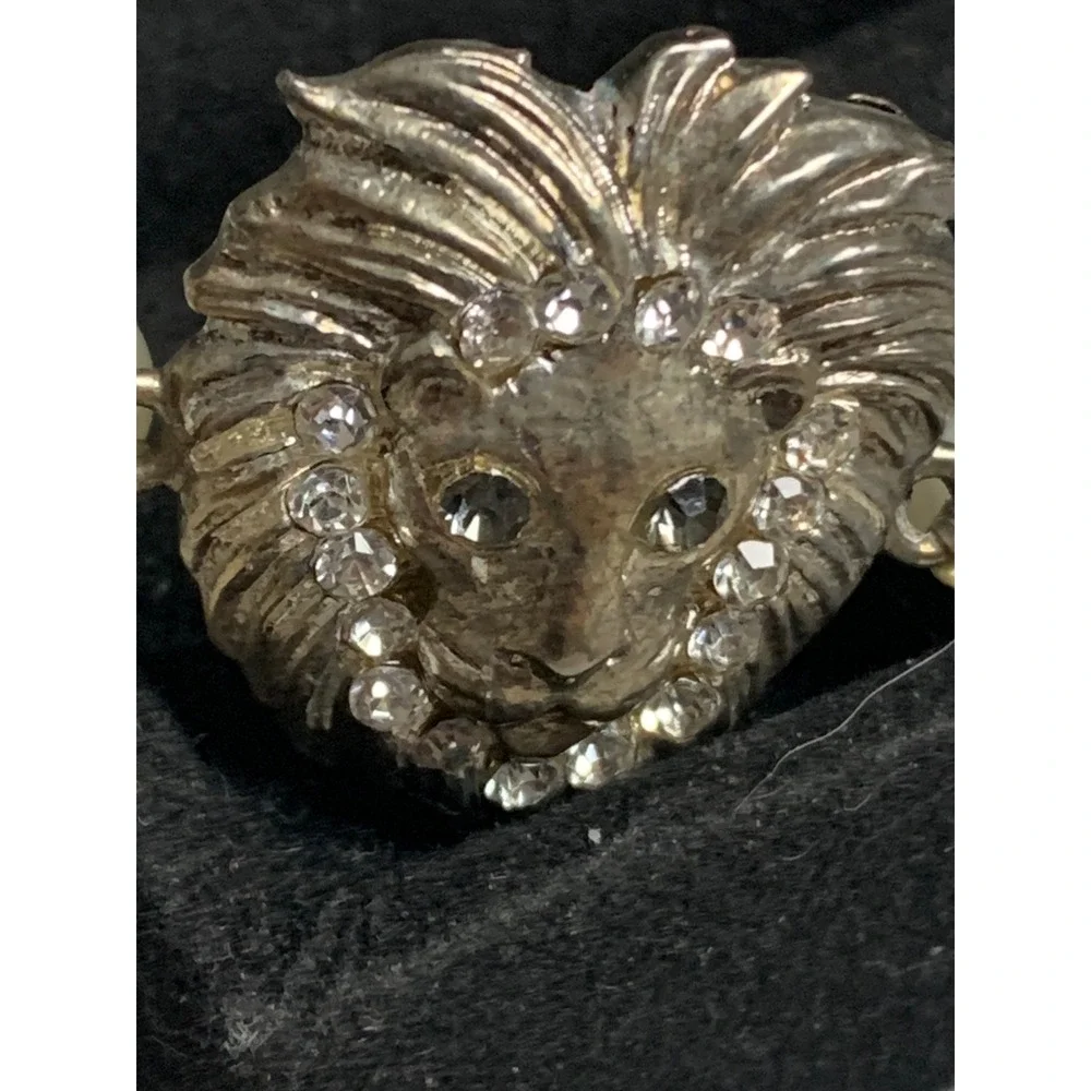 Womens Silver Tone Lion Head Rhinestone Faux Pearl Stretch Bracelet 6 Inch