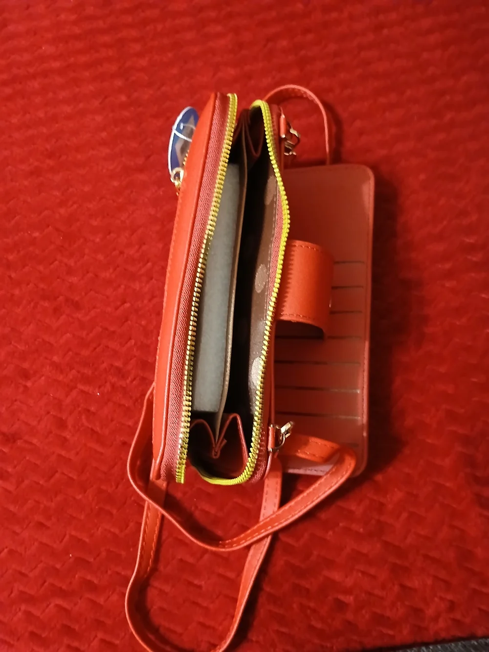 Chic Unlimited compact red