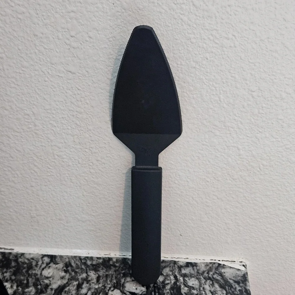 The Pampered Chef Nylon Black Plastic Slice n Serve Pie Cake‎ Cutter Server