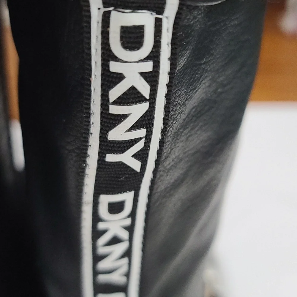 DKNY Girls Boots Black Zips Buckle Accents Chunky Soles Sz 1 EUC‎
