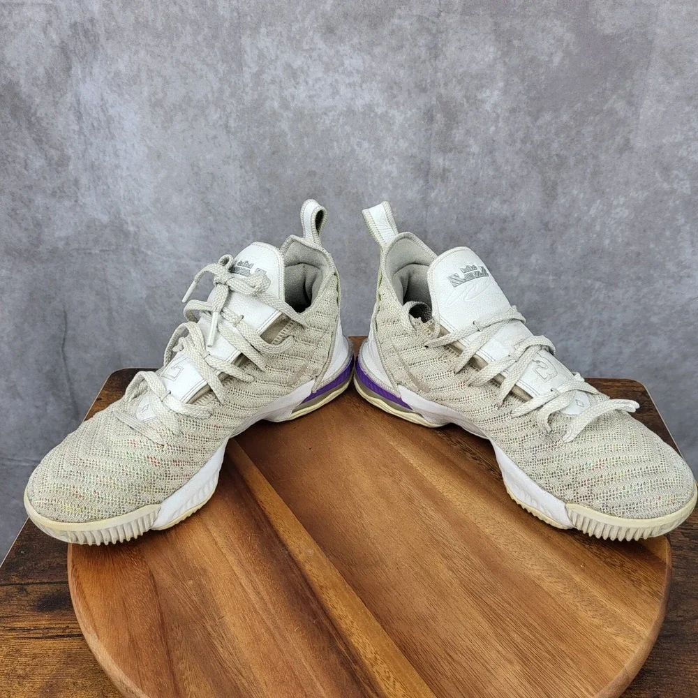 Nike lebron 16