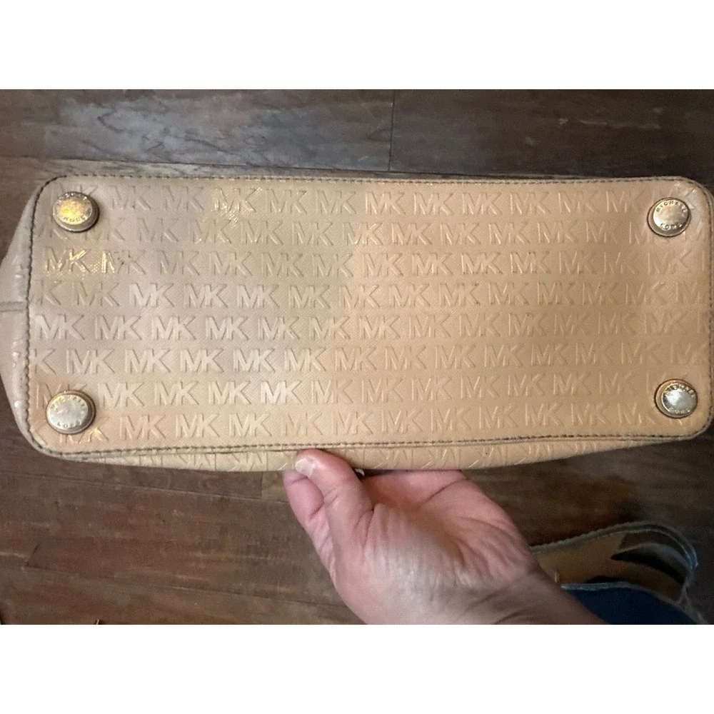 Michael Kors exterior material