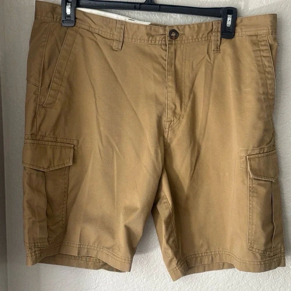 Men's Volcom Tan Khaki Cargo Shorts Size 38