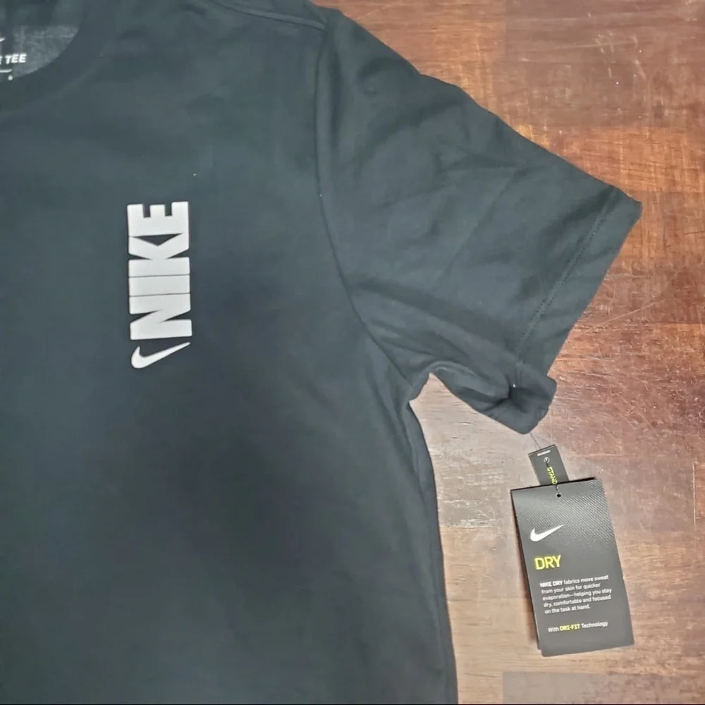 Nike logo tee
