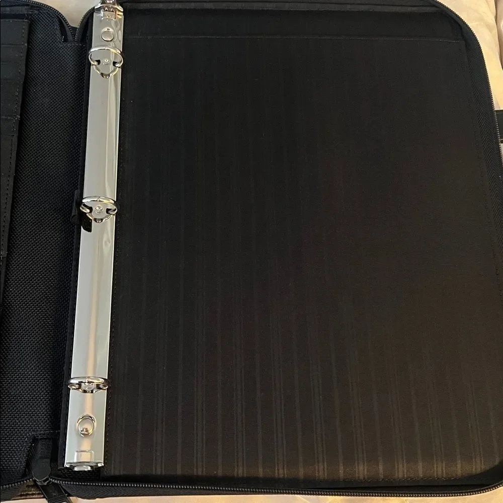 Tumi top excellent