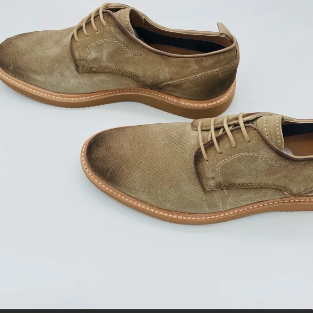 NWT STEVE MADDEN VOYAGEE SUEDE PLAIN TOE DERBY