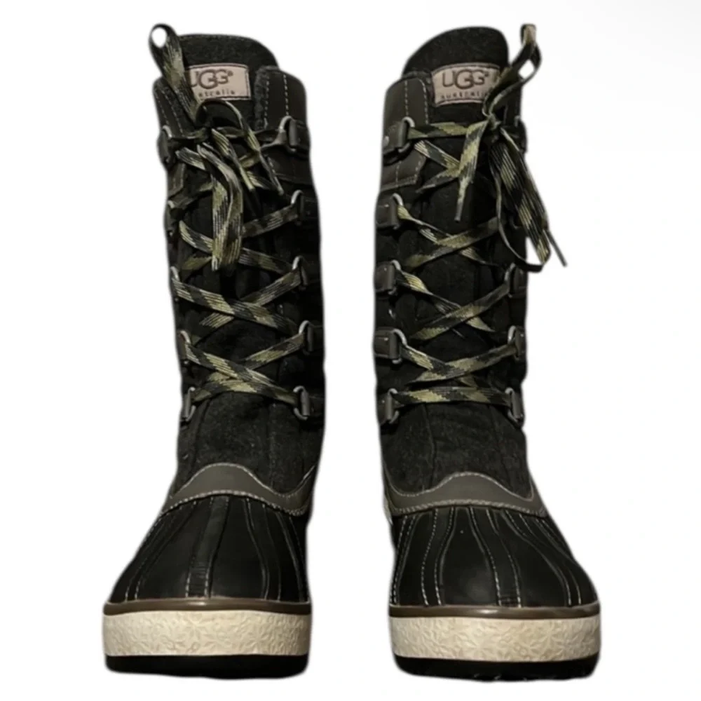 Authentic UGG Signature designer Waterproof boots sz 8 Euro 39
